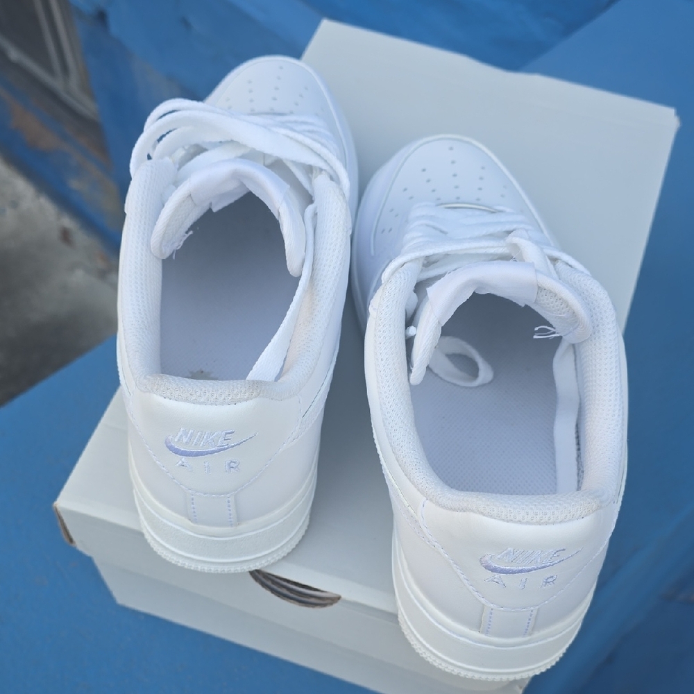 Nike Women's White Sneakers - Picture 5 of 8